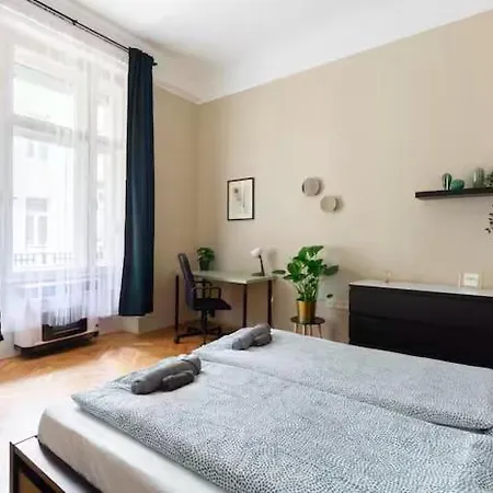 Jungle & Hideaway 2br And Danube River Appartement *