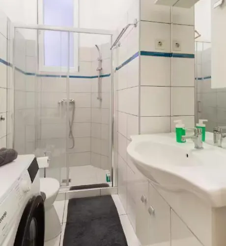 Jungle & Hideaway 2br And Danube River Appartement