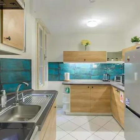 Jungle & Hideaway 2br And Danube River 아파트