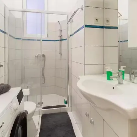 Jungle & Hideaway 2br And Danube River Apartament