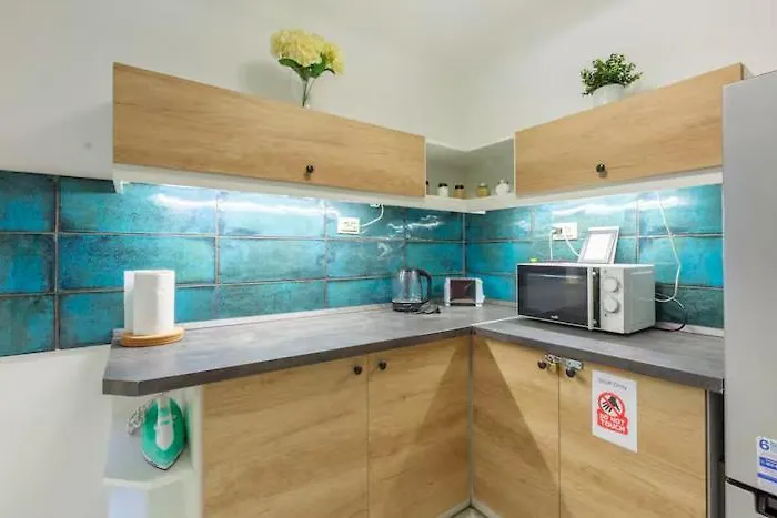 Jungle & Hideaway 2br And Danube River Apartment